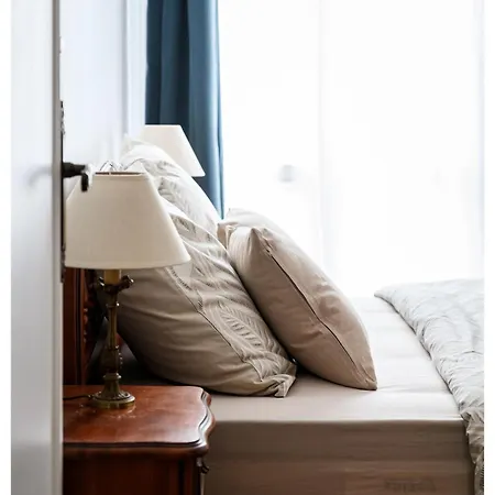Classic Retro Vibe 15 Min From Paris Apartment